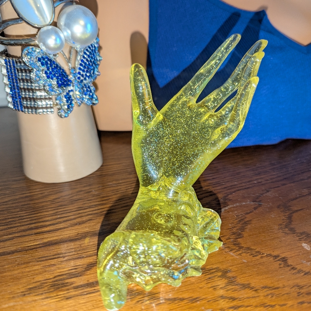 YELLOW GLITTER PLASTIC HAND - Picture 7 of 7